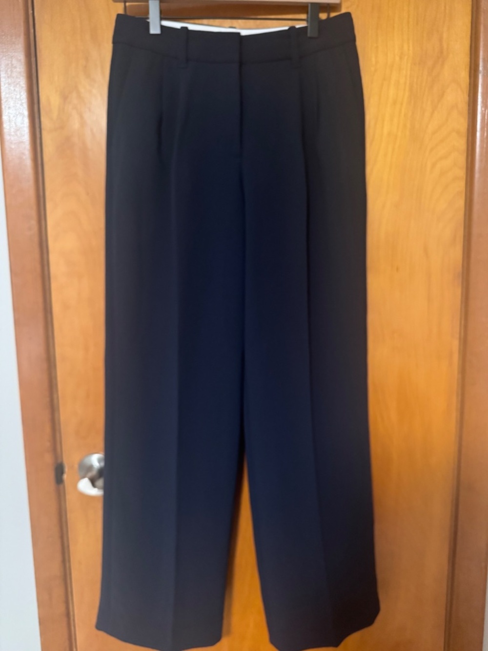 Aritzia - The Effortless Pants Lo-Rise Short Length - Picture 6 of 7
